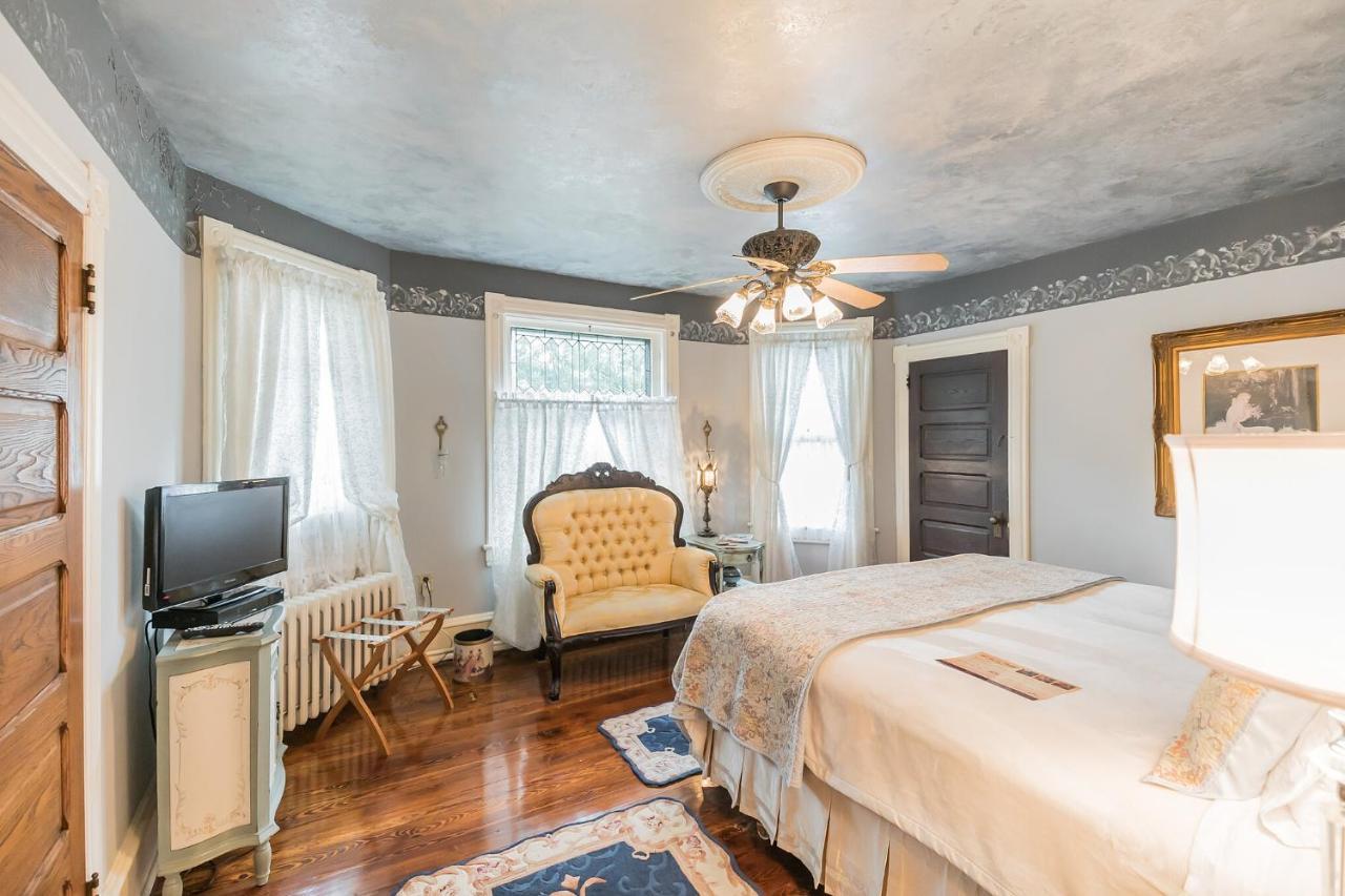 The Inn On Holly B&B Pitman Luaran gambar